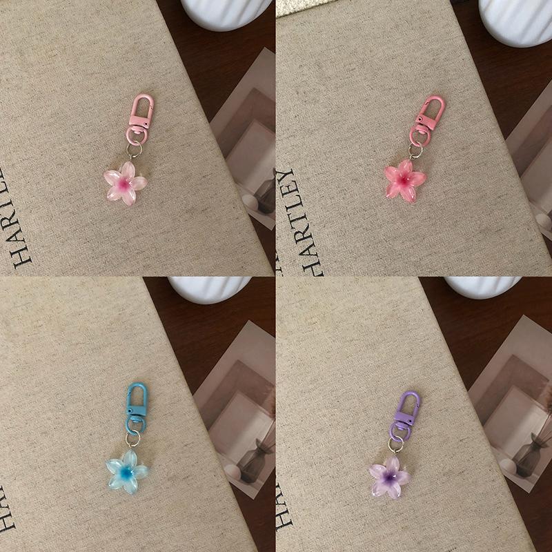 Cute Colored Transparent Small Flower Keychain Pendant For Women Girls Fashion Exquisite Keychain Bag Decoration Accessories