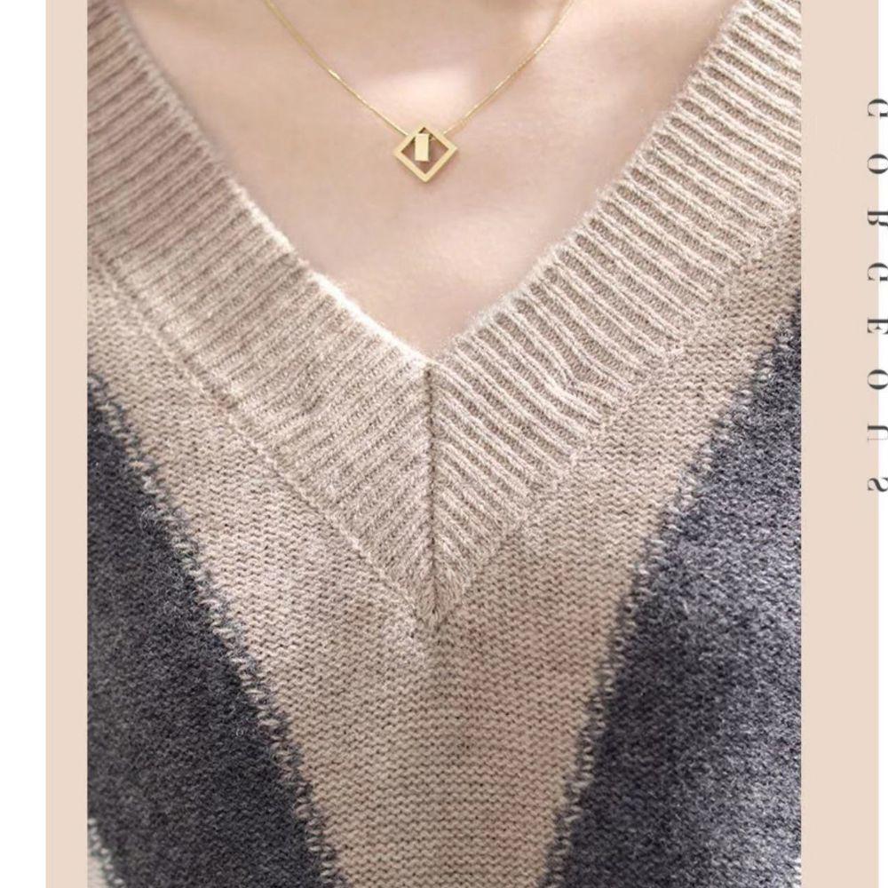 V-Neck Color-Block Knit Sweater: Slimming, Loose Fit for Autumn/Winter