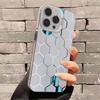 Стильный матовый ударопрочный жесткий чехол с узором "Соты" для Apple Iphone