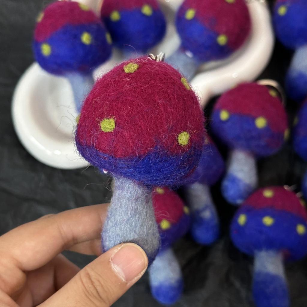 Подвеска из войлока из грибной шерсти: Женское украшение ручной работы с культурным и креативным дизайном