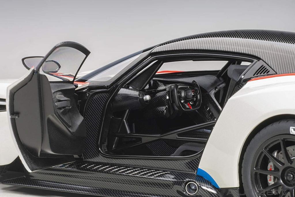 AUTOart Aston Martin Vulcan Metallic Red Stripe Finished Product 1/18 White/Blue &