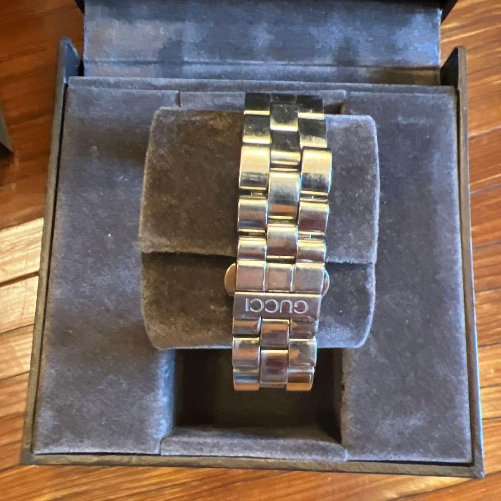 Б/у часы GUCCI Часы Gucci
