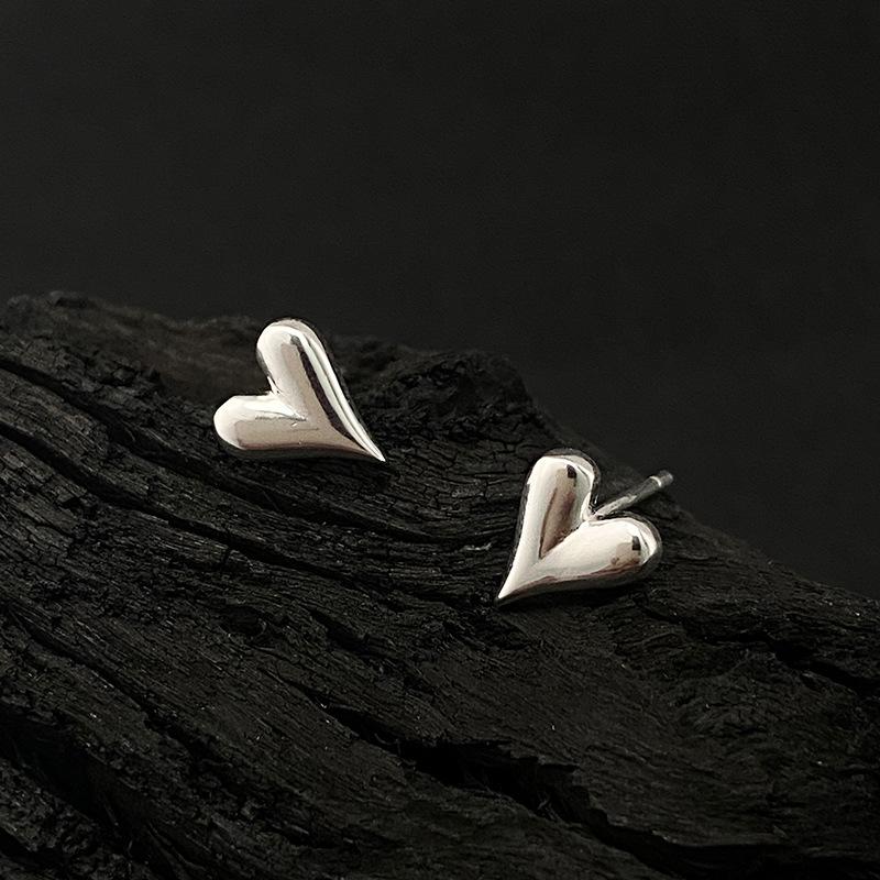 Glossy Little Love Earrings Mini Heart Shape Earrings Cute Exquisite Temperament Student Earrings for Women