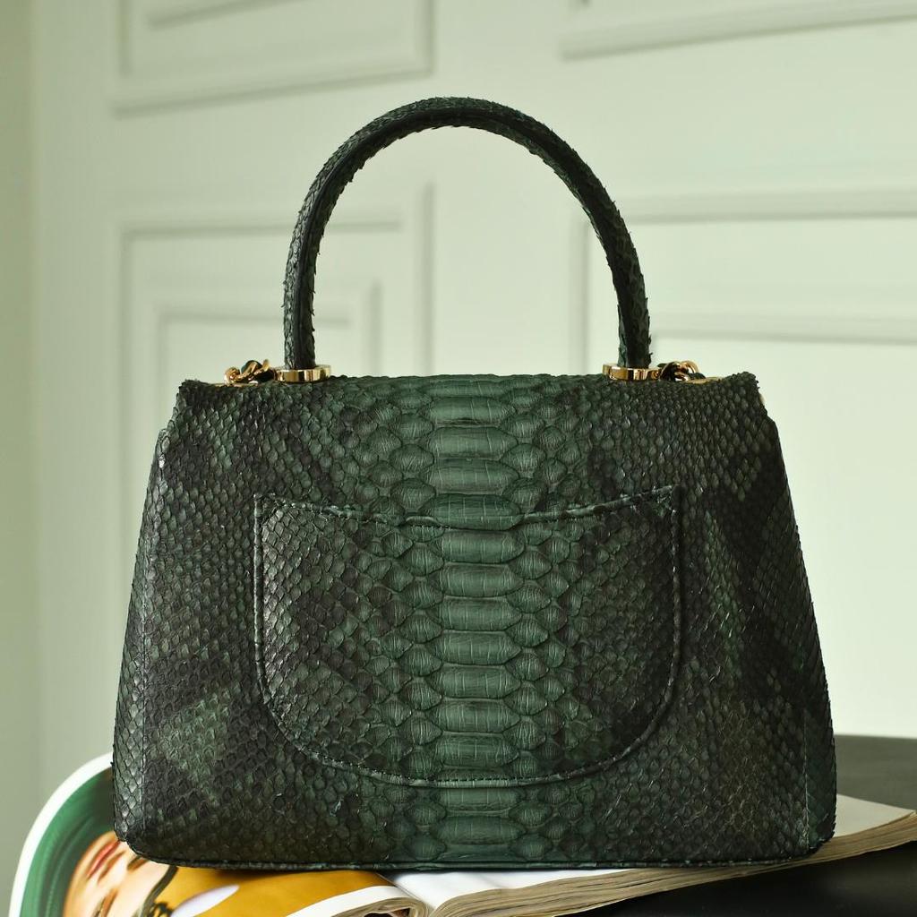 Модель женской сумки из натуральной кожи ограниченного выпуска