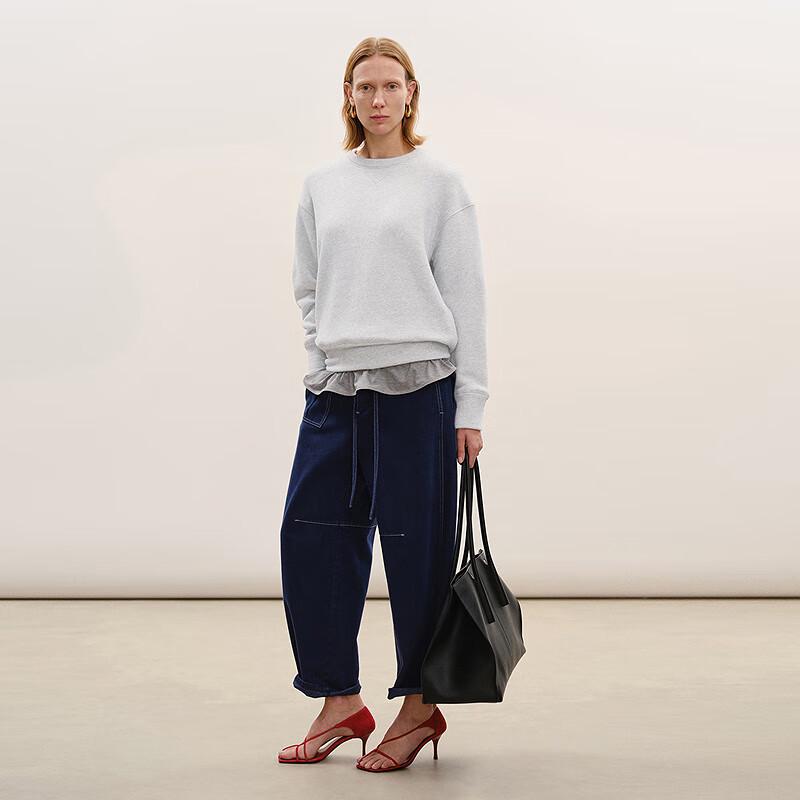 СВИТШОТ С КРУГЛЫМ ВЫРЕЗОМ LESS 2026 ВЕСНА