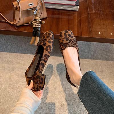 Легкий бантик на подъеме, маленький толстый каблук, универсальный леопардовый принт и супермягкие туфли-лодочки для женской осени.