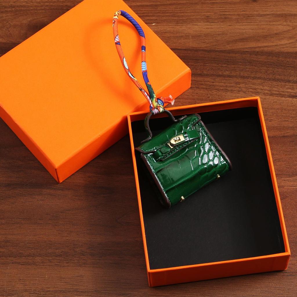 Мини-сумка с крокодиловым узором, изысканная сумка для мелочи, красный конверт, женская сумка, подвесное украшение, высококачественный автомобильный брелок