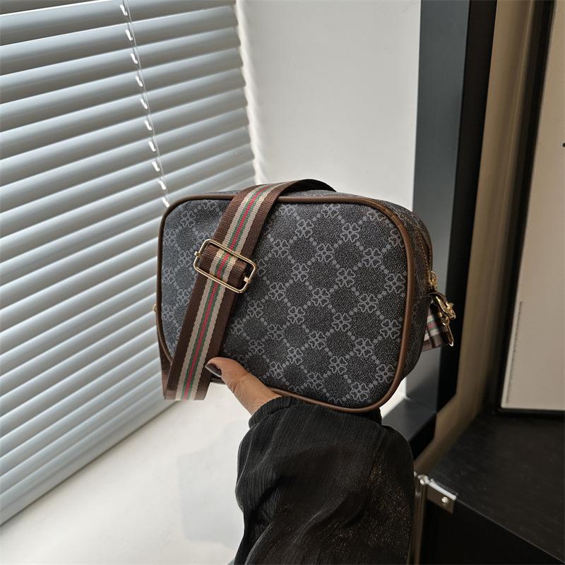 Crossbody Bag for Women Printed Small Square Bag Wide Shoulder Strap Women's Bag New Trendy Shoulder Bag Versatile and Fashionable Small Square Bag