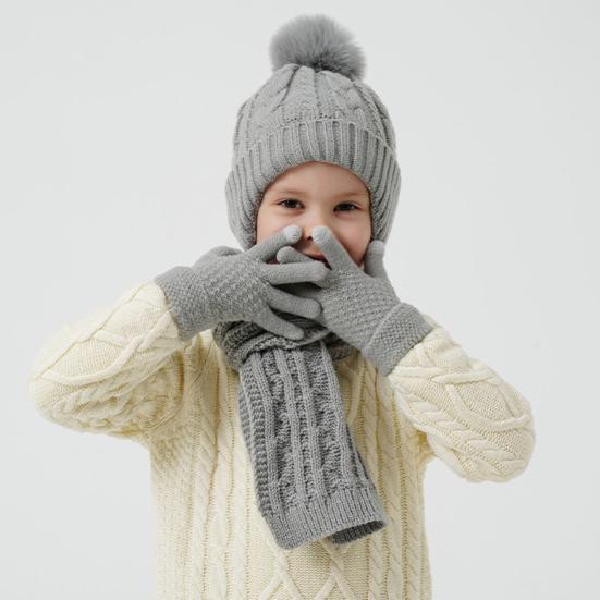 3 шт./набор Детская шапка, шарф, перчатки Комплект Декор плюшевым помпоном Вязаная шапка с узором «косичка» Длинный шарф Зимний комплект перчаток Зимние аксессуары