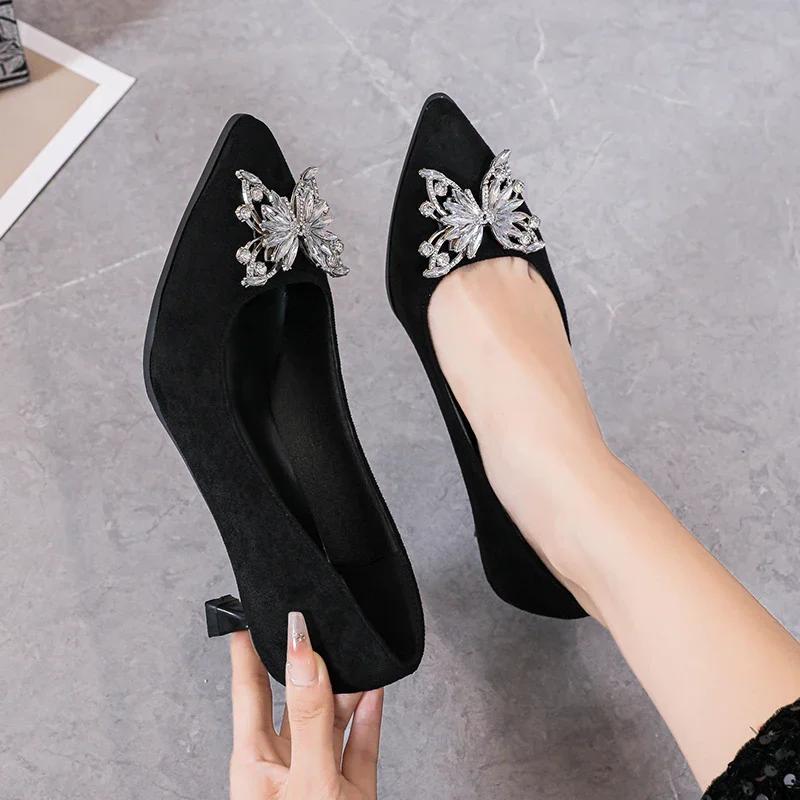 Модные однотонные простые черные туфли на каблуках для женщин 2024 года, сексуальные туфли с острым носком, роскошные свадебные туфли со стразами и бабочками для невесты