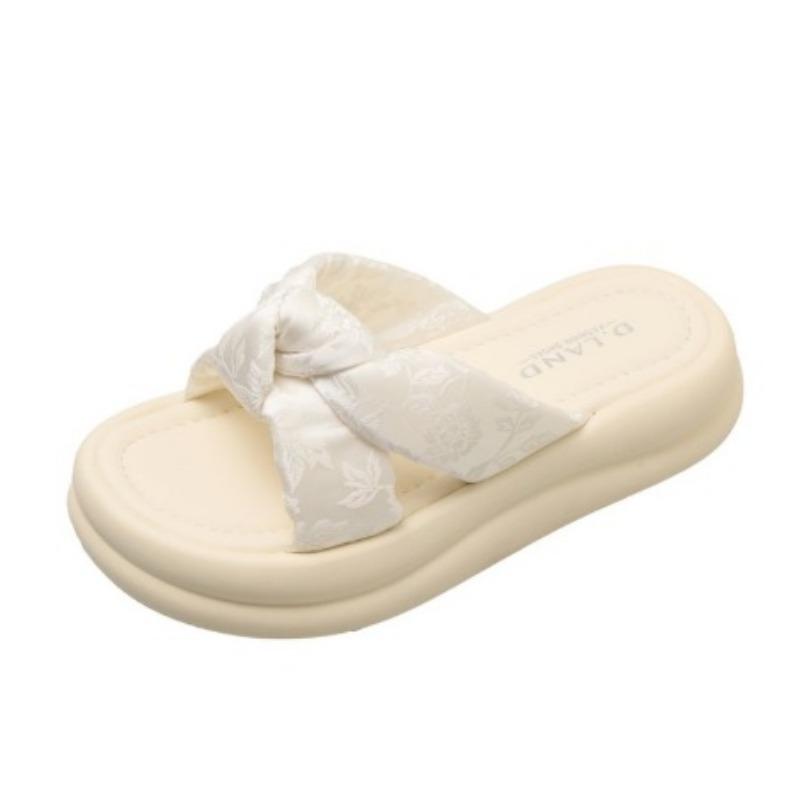 Носите новую повседневную пляжную обувь на толстой подошве на улице для модных и универсальных шлепанцев через плечо