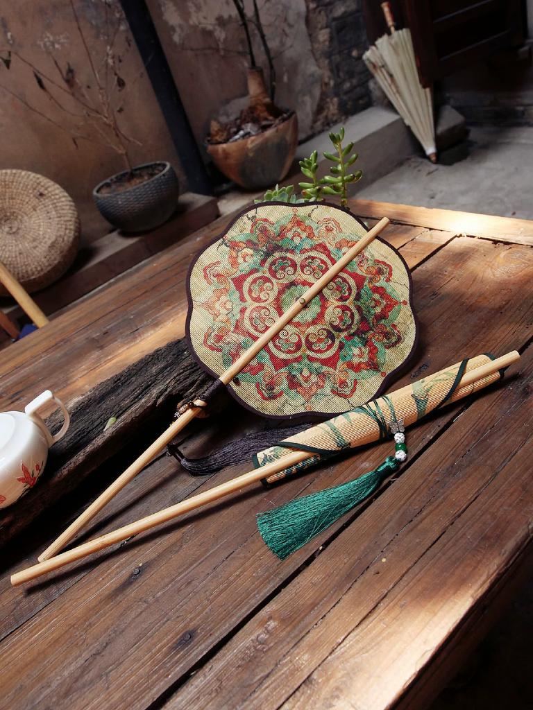 Dunhuang Retro Fine Bamboo Fan, Round Fan with Tassels and Long Handle, Can Be Curled into a Palace Fan for Dancing and Photography