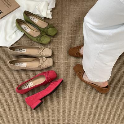 Французский темперамент толстый каблук туфли-лодочки женские 2025 новый нишевый элегантный нежный фея замша легкий вырез вечерние туфли