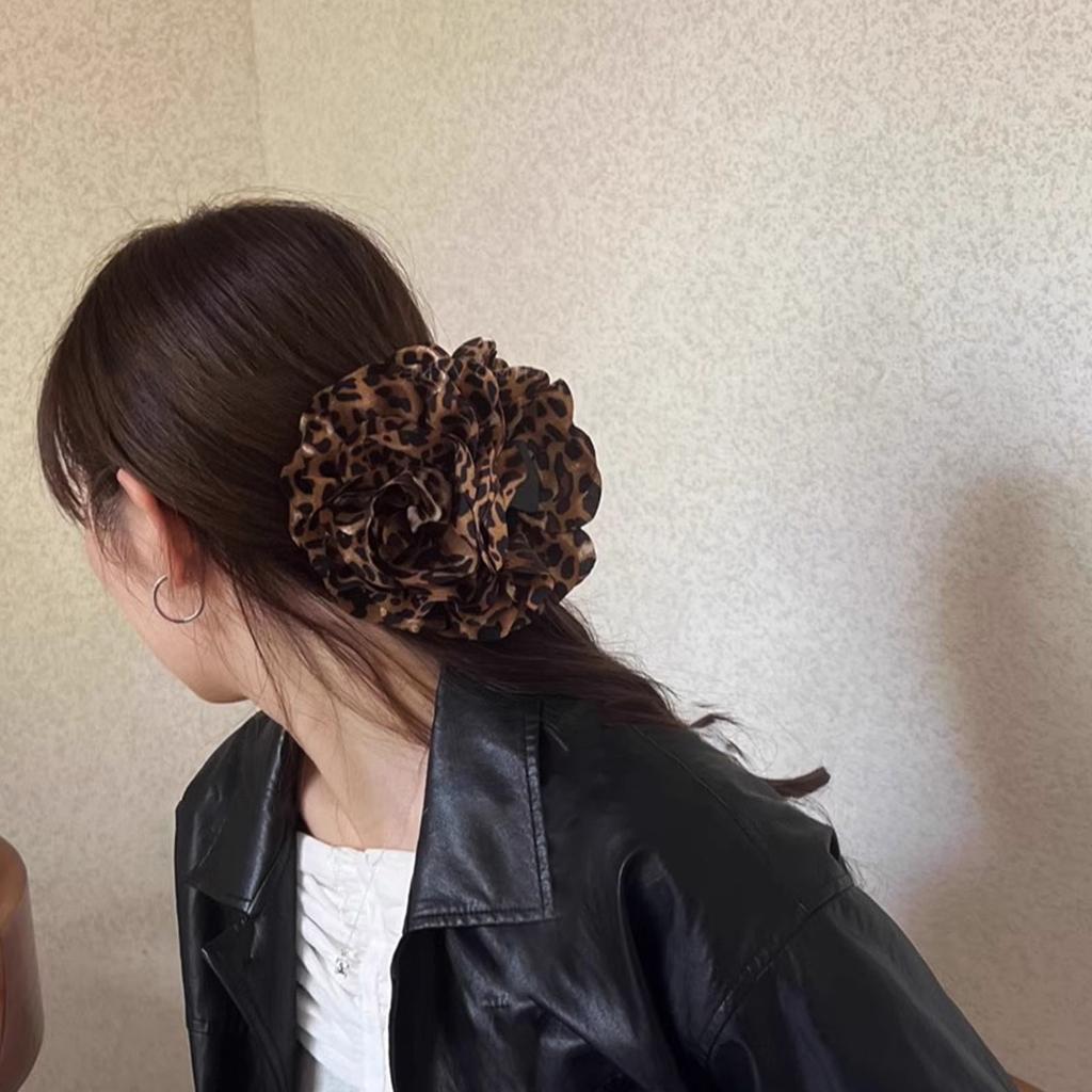 Stylish Leopard Pattern Hair Claw Popular Big Flower Jaw Clip Nonslip Hair Clamp Hair Styling Accessory for Women Girls