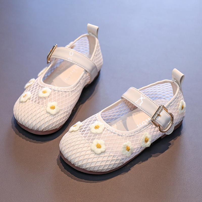 Туфли-балетки для девочек, сетчатые дышащие детские сандалии, расшитые цветами, новинка лета 2025 года, детские туфли принцессы, милый тренд, мягкая подошва