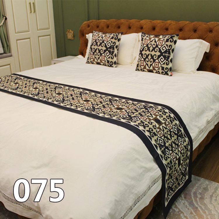 European Cotton and Linen Bed Flag with Diamond Shaped Flower Pattern Beds End Towel Hotel Homestay Special Bedding Bed End Cover Cushion Pillow