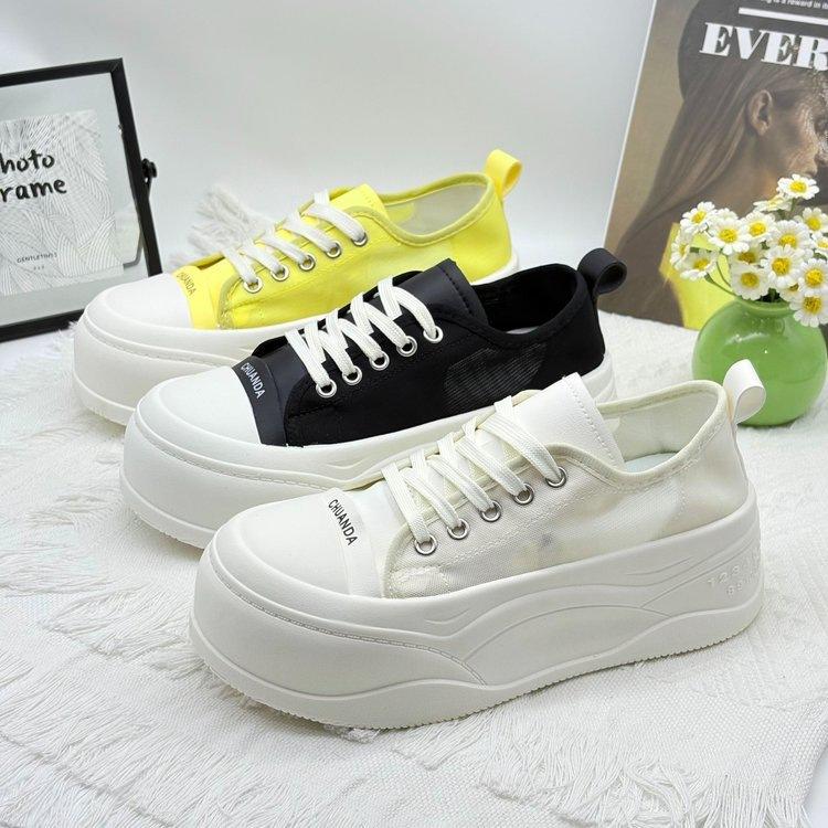 Белые кроссовки из сетки на толстой подошве женские 2025 лето новые универсальные дышащие повседневные кеды спортивная обувь женская обувь подошва-маффин