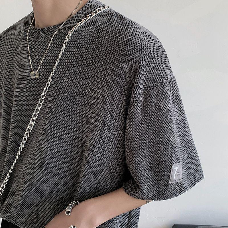 Мужская стильная футболка с короткими рукавами и ажурным узором - летняя одежда высшего качества