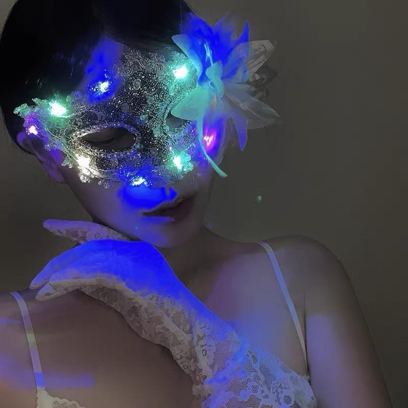 Сексуальная кружевная полумаска с перьями - аксессуар для макияжа на Хэллоуин и маскарада