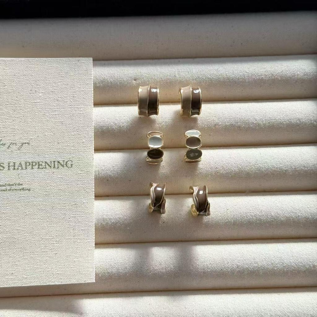 Французские ретро серьги-пусеты C-образной формы Myer Brown - Универсальные, простые, нишевый дизайн высокого класса для женщин.