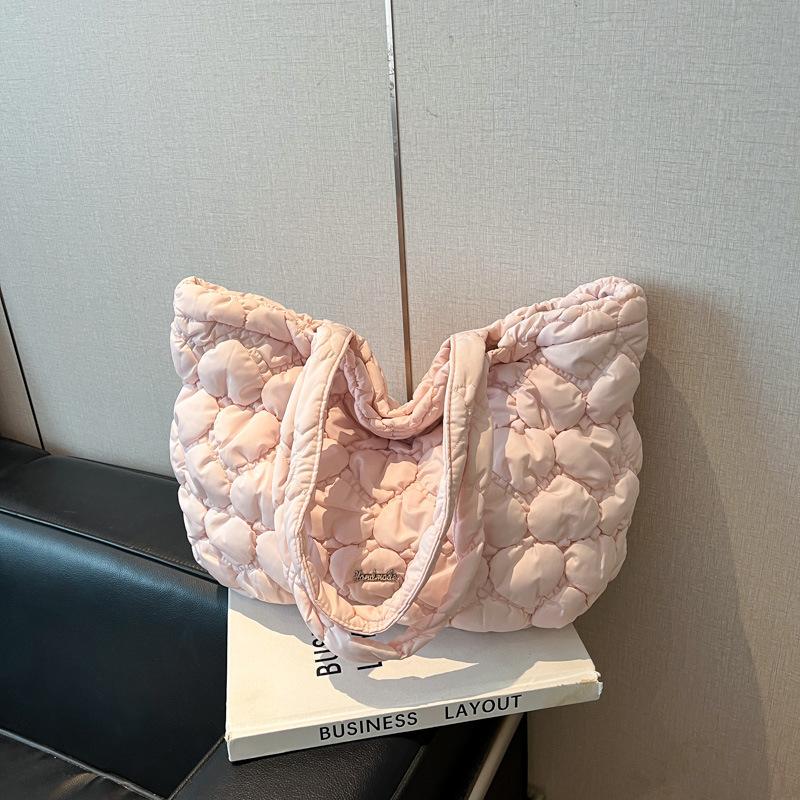 Любовь большая сумка-тоут 2025 новая пуховая сумка большая вместимость для поездок на работу нишевый дизайн плечевая сумка-подмышка