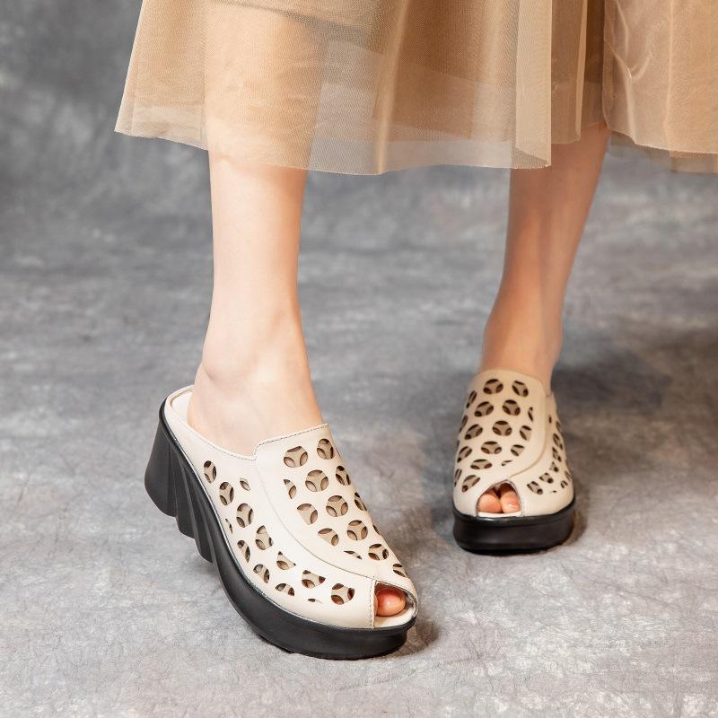 Летние Новые Шлепанцы из Натуральной Кожи Женские Ретро Этнический Стиль Толстая Танкетка Обувь Рыбий Носок Домашние Тапочки Женские Полые Сандалии