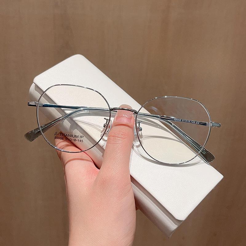 Простая металлическая художественная ретро-многоугольная оправа для очков с круглым лицом может быть оснащена оправой для очков определенной степени.