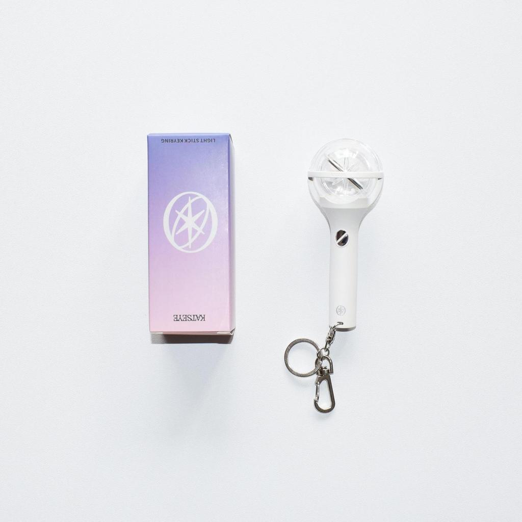 Светящийся брелок-подвеска Katseye Mini Luminous Cheering Stick