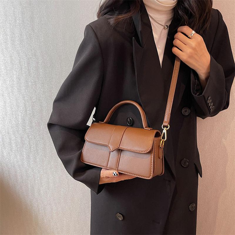 Женская сумка 2024, модная нишевая сумка через плечо в стиле ретро, ​​маленькая квадратная сумка на плечо, прямоугольная сумка