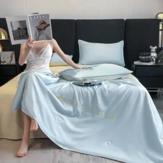 Double-piece and Feather Embroidered Summer Quilt Single Piece Tensile Soft and Comfortable Adult Air Conditioning Quilt