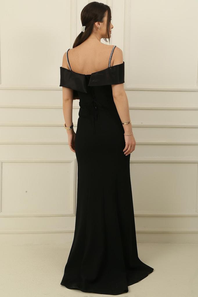 Длинное платье из крепа с тонкими бретелями из бисера, атласным воротником с перекрестной подкладкой и разрезом