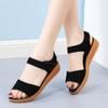 Новые летние сандалии из мягкой кожи для женщин, универсальная пляжная обувь для ношения, сандалии на плоской подошве для женщин среднего и пожилого возраста