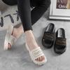 Women Wearing Slippers for Summer Commuting, Thick Soled Slippers, 2023 New Fashion, Flat Soled Women's Slippers, Sandals, Women