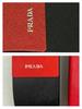 Prada Жесткий футляр для очков с красно-черной вставкой, Портативная коробка для хранения солнцезащитных очков с текстурой кожи, с салфеткой для очков и подарочной коробкой