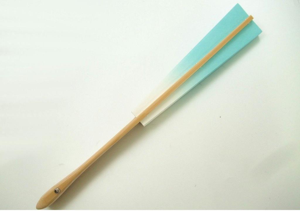 Асакуса Кимоно Город Бокаши Танцевальный веер Белый бамбук 9 см 5 минут Белый бамбук Сделано в светло-голубом цвете Синий Практика Танцевальный и Фестивальный Танец [Blue Japan]