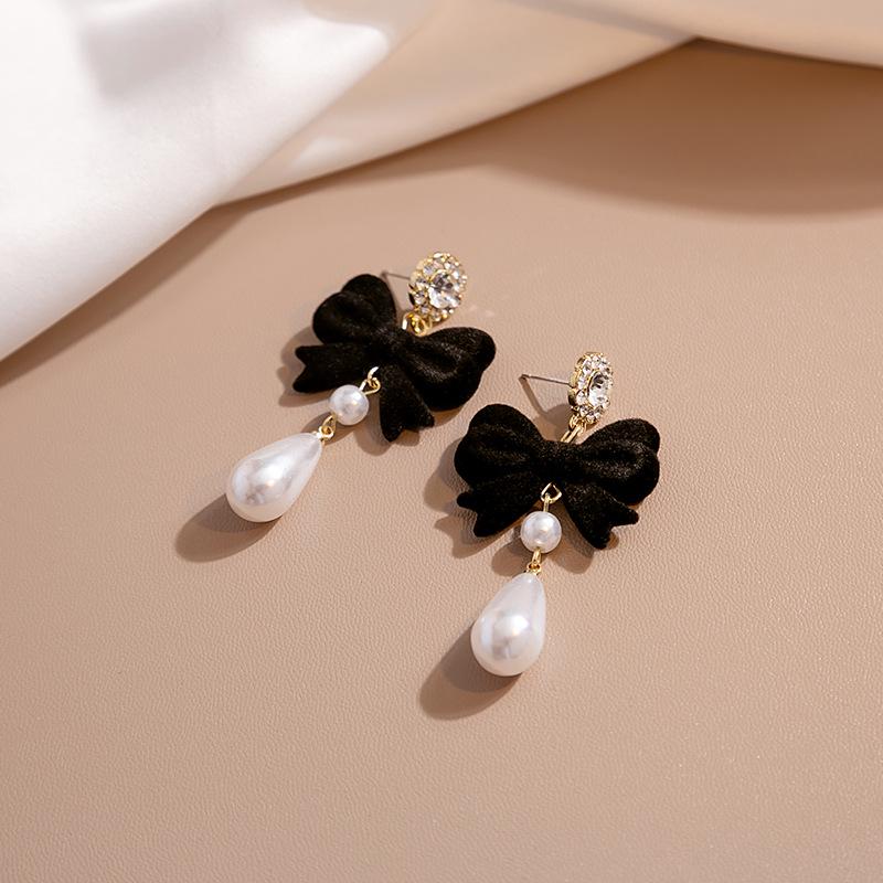 Серьги-ретро с красным бантом и жемчугом, серебряными иглами и бриллиантовыми акцентами - Праздничная роскошь