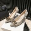 2024 Горячая Распродажа Женская Обувь Базовые Женские Туфли на Высоком Каблуке Модные Вечерние Туфли Женские Металлическая Отделка Слипоны Обувь с Острым Носком Женская