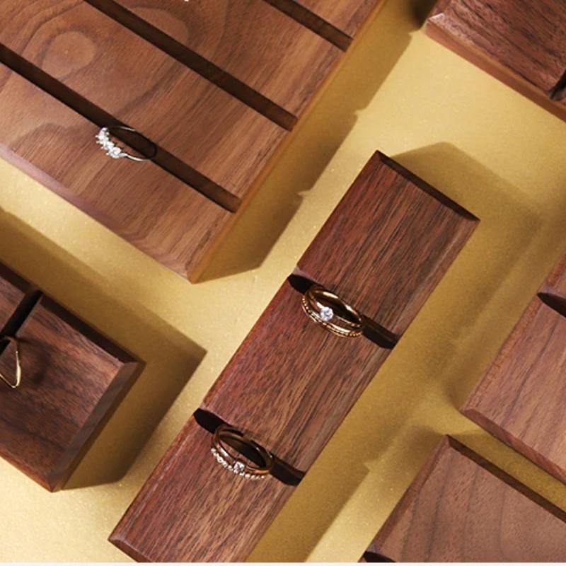 Simple Walnut Vintage Jewelry Ring Showcase Stand Creative High-end Light Luxury Jewelry Display Tray Storage Jeweler Counter  Ornaments Accessory