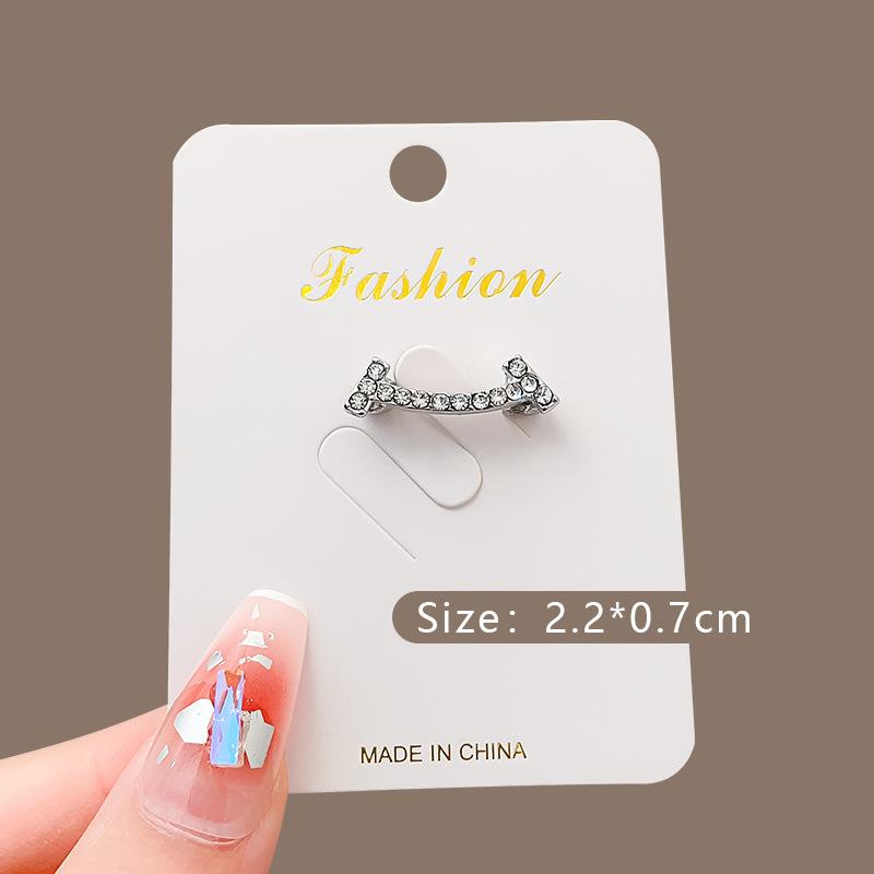 Personality Smiley Face Metal Brooch Anti Exposure V-neck Buckles Accessories Versatile Small Brooch Pin Coat Buttons Ornaments