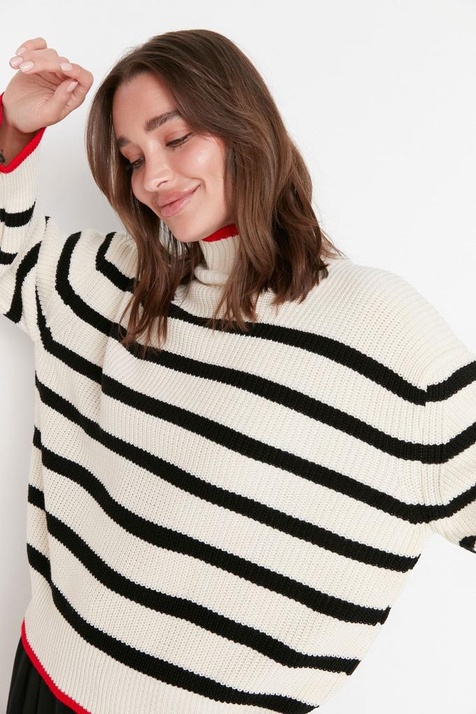 Women's Fashionable Stylish Sweater Black Wide Pattern Striped Knitwear Sweater