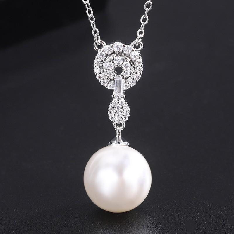 Shell Pearl Earrings White Necklace Pendant Two-piece Set Retro Design Atmospheric Women