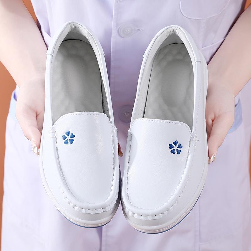 Женские летние нескользящие туфли для медсестер: Удобная, дышащая, мягкая и на плоской подошве медицинская обувь из натуральной кожи