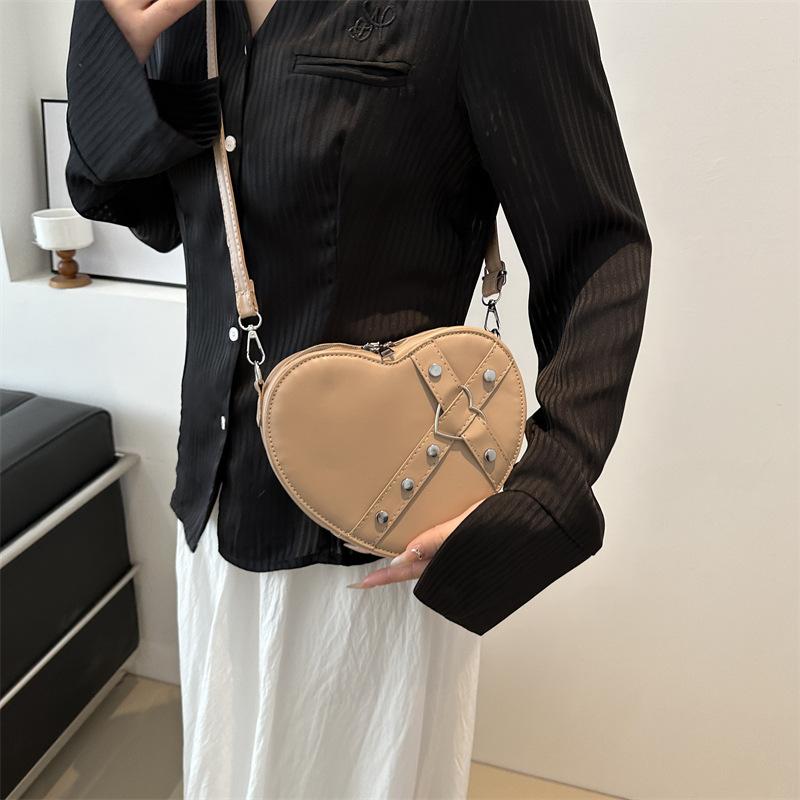 Уникальная сумка-ниша для женщин, новые модные тенденции, заклепки и модная сумка через плечо, модная сумка Love Bag