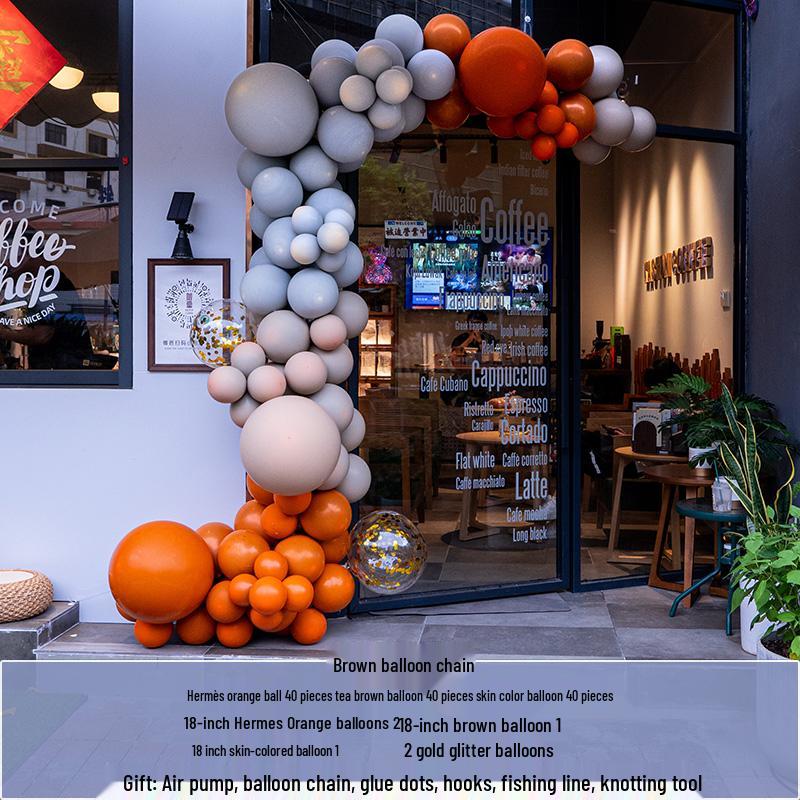 Корзина с цветами-колокольчиками для церемонии вручения дипломов и внутреннего убранства