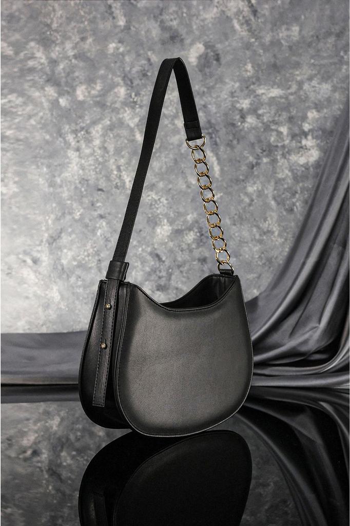 Women's Stylish and Useful Shoulder Bag Black Zippered Lined Adjustable Strap Bag