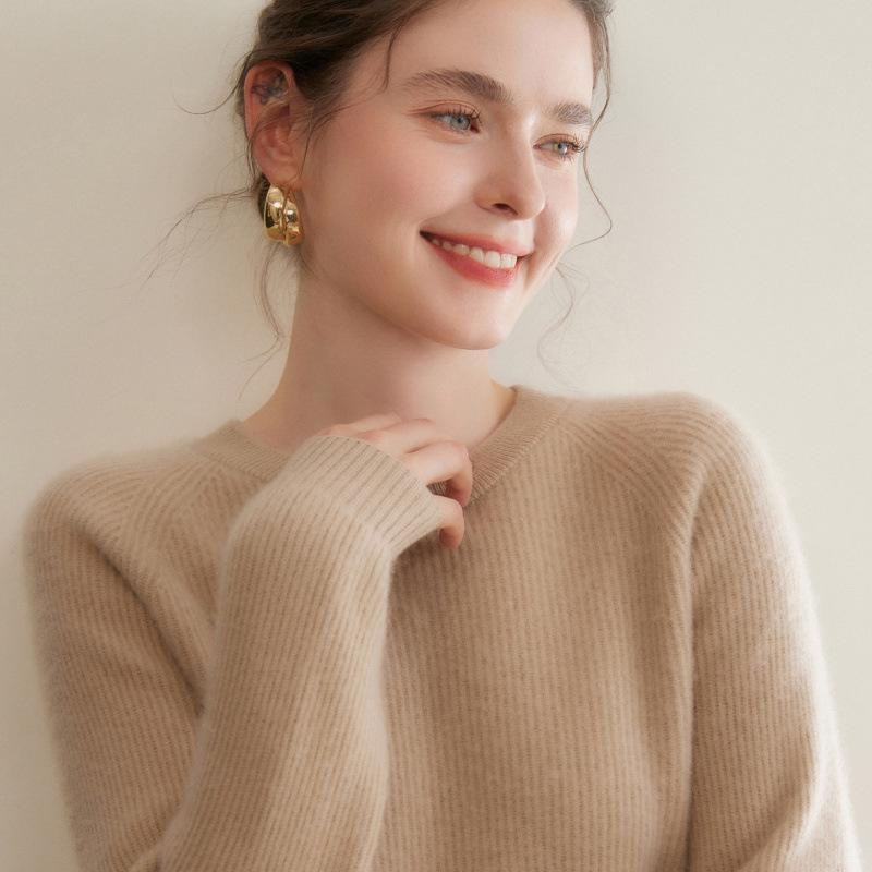 Women's Sweet Style Cashmere Sweater - Round Neck, Loose Fit, Slimming One-Piece Knit