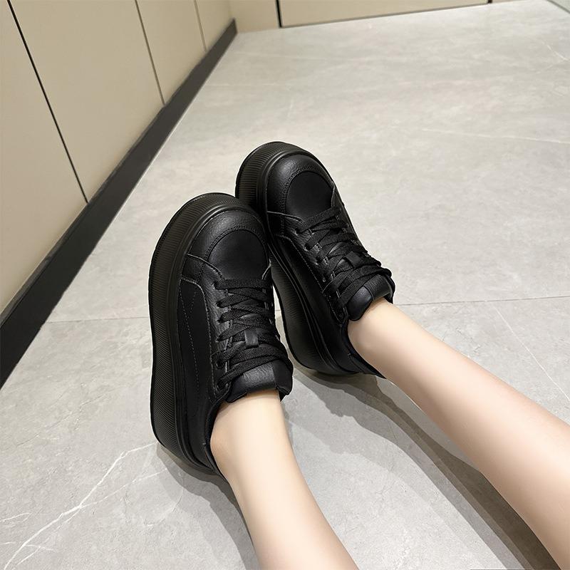 Маленькие белые туфли на толстой подошве, женские весенние новые повседневные спортивные туфли-маффины, женские кеды на шнуровке с небольшой высотой