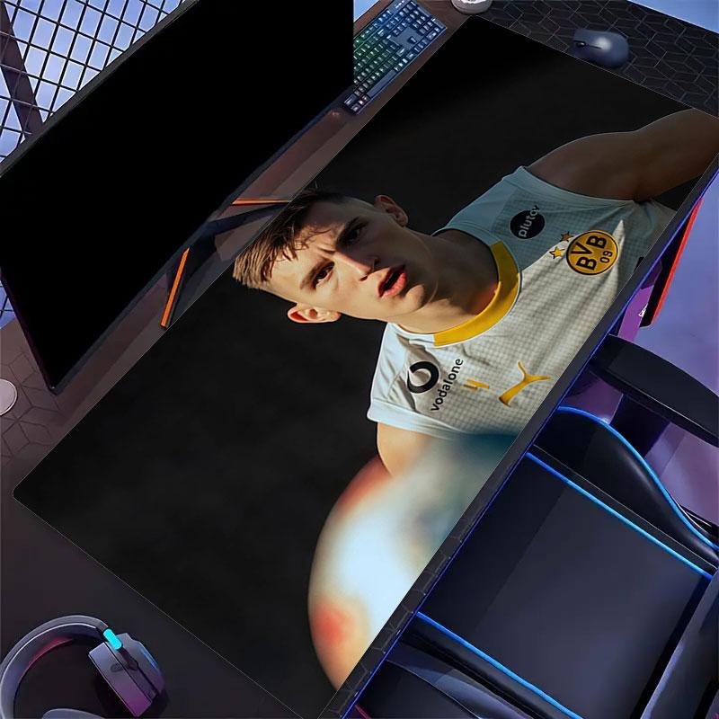 Nico Schlotterbeck Mouse Pad, Large Gaming Desk Mat, Non-slip XXL Mousepad for Laptop & Tablet, Mini PC Playmat with Stitched Edges