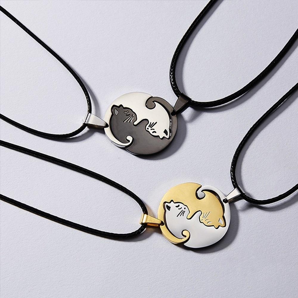 Парные кулоны в форме двух котиков на шнурке
