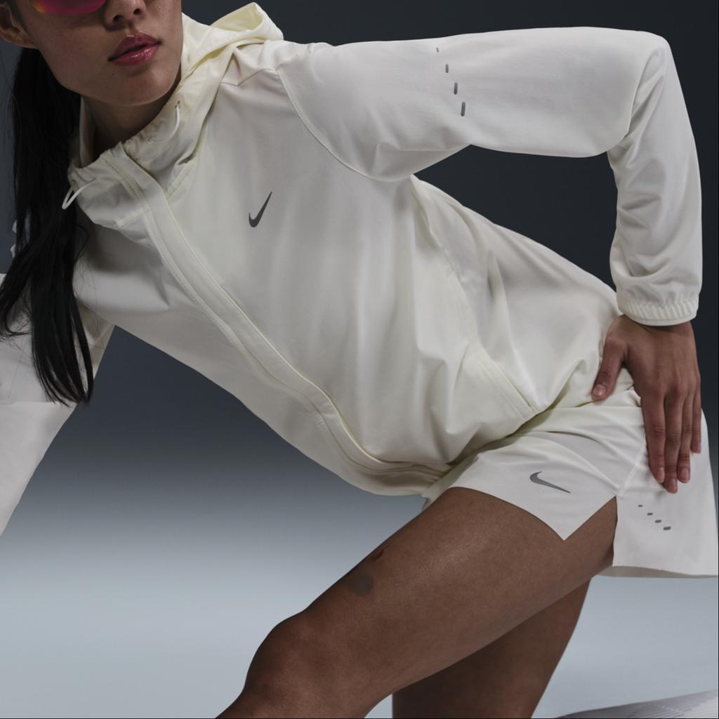 Nike Женская куртка Swift Белая HQ0651-133